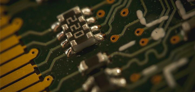 OLED芯片或將面臨缺貨，電視價格還降的下來嗎？